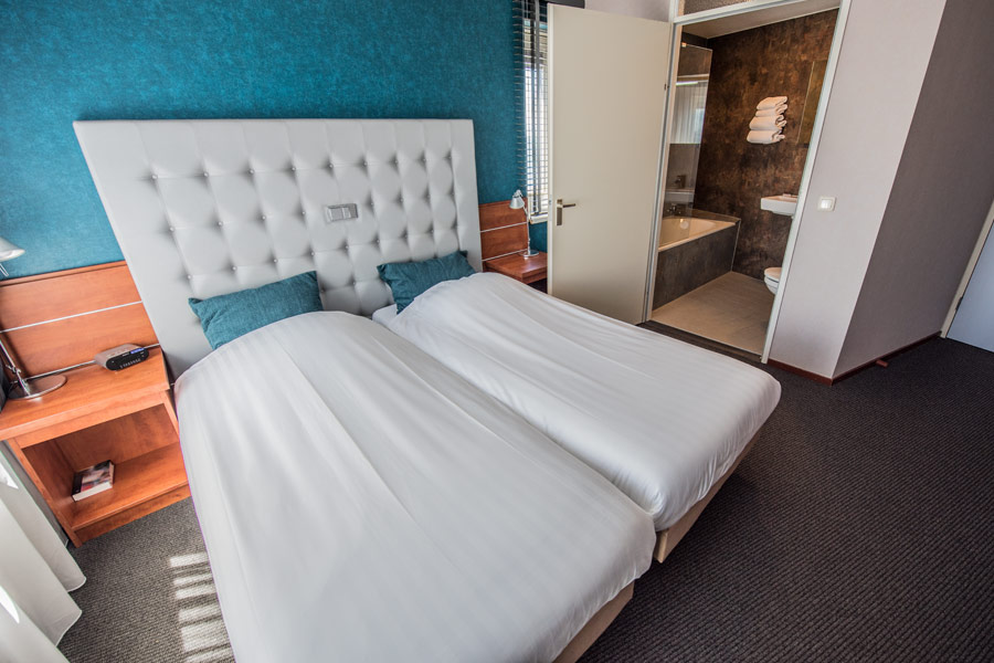 Hotel Lands End Den Helder - Double room with harbour view and balcony